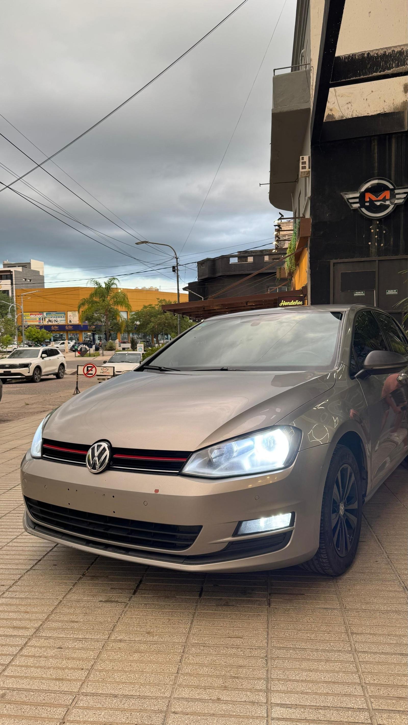 Volkswagen  Golf 1.4 TSI 